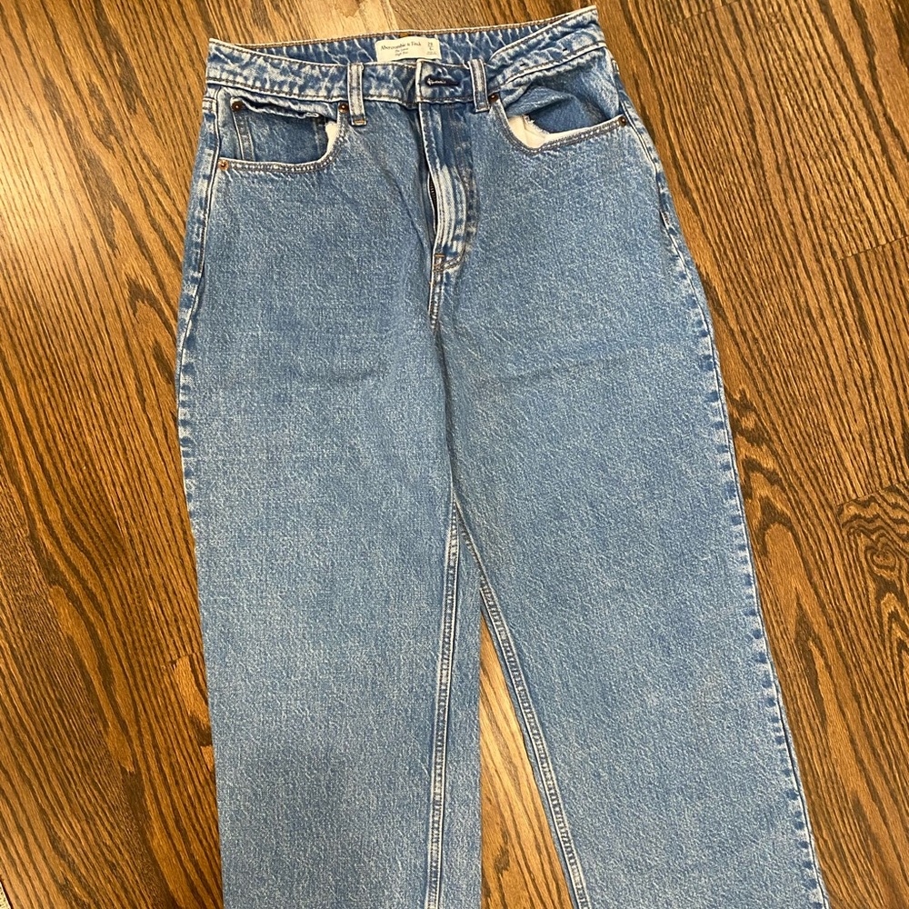 Abercrombie & Fitch Curvy Loose High Rise Jeans